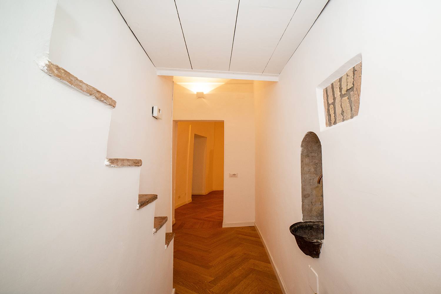 Roma, Roma, 00100, IT, 2 Bedrooms Bedrooms, ,1 BathroomBathrooms,Residential,For Sale,1695374