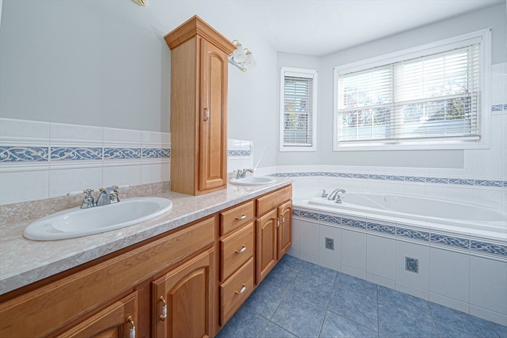 Milford, Massachusetts, 01757, United States, 2 Bedrooms Bedrooms, ,2 BathroomsBathrooms,Residential,For Sale,1982963