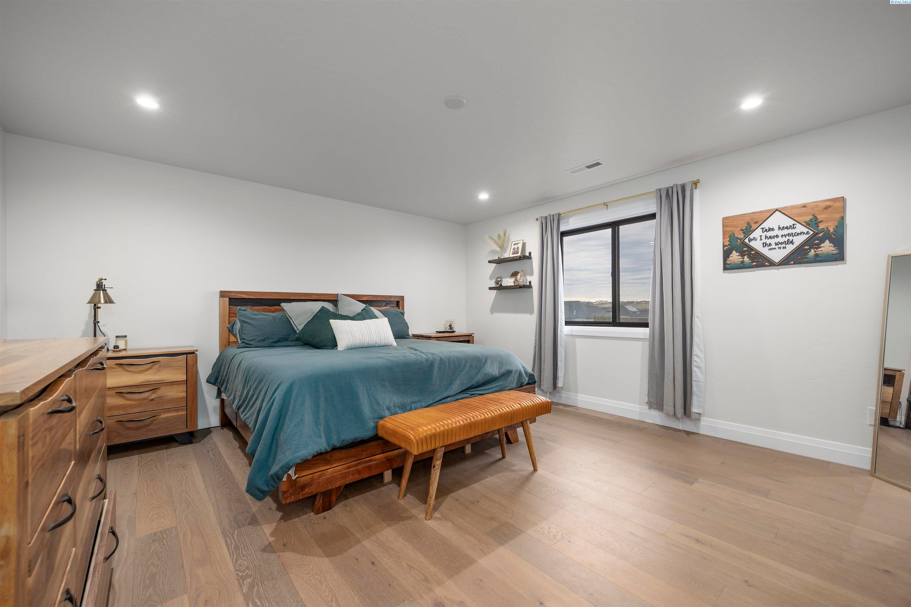 Pasco, Washington, 99301, United States, 4 Bedrooms Bedrooms, ,3 BathroomsBathrooms,Residential,For Sale,2005425