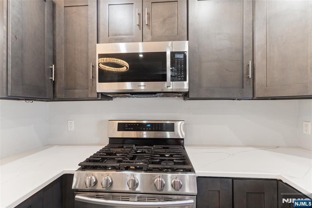 Teaneck, New Jersey, 07666, United States, 3 Bedrooms Bedrooms, ,2 BathroomsBathrooms,Residential,For Sale,1987513