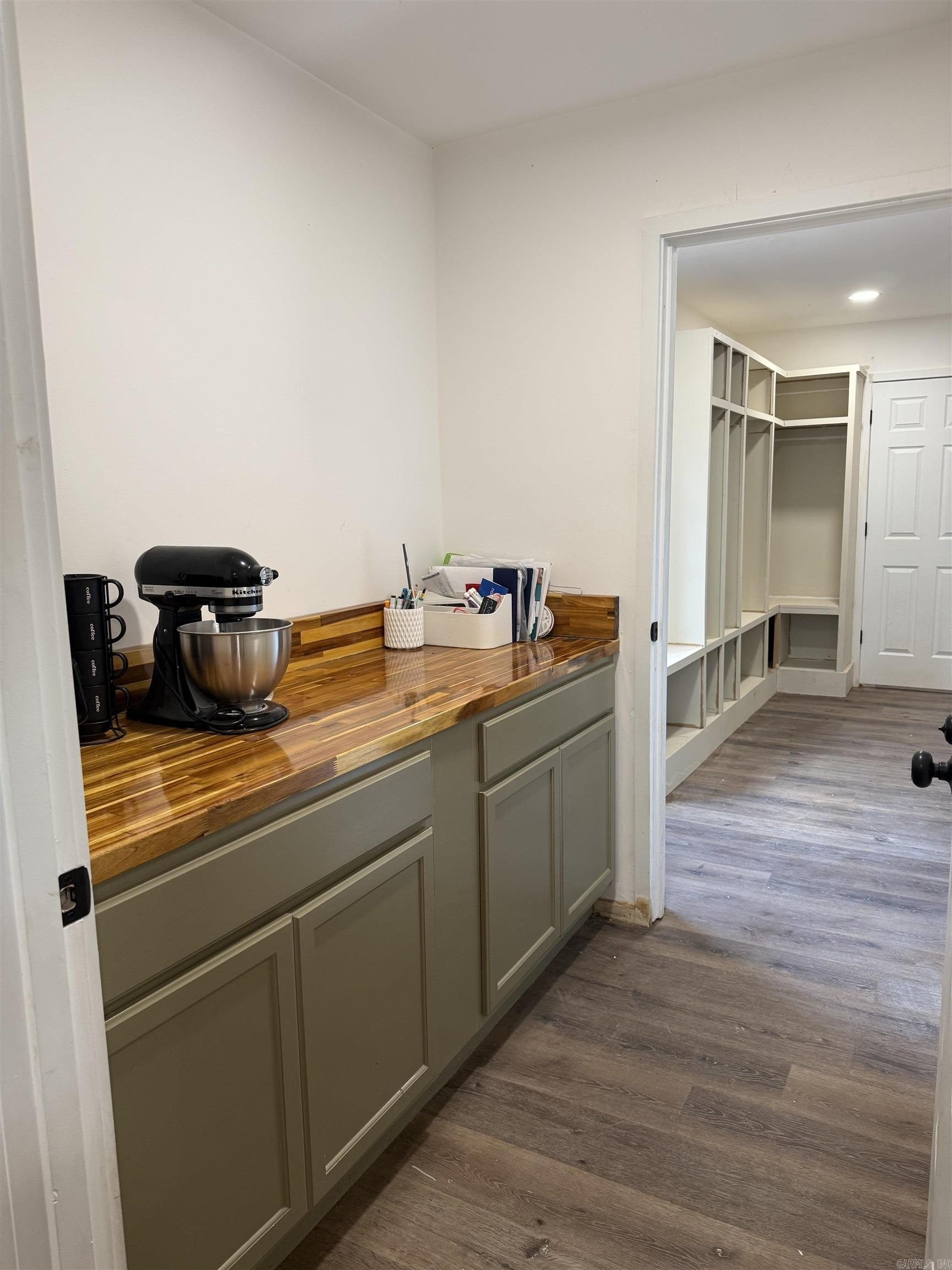 Traskwood, Arkansas, 72167, United States, 5 Bedrooms Bedrooms, ,4 BathroomsBathrooms,Residential,For Sale,1976094