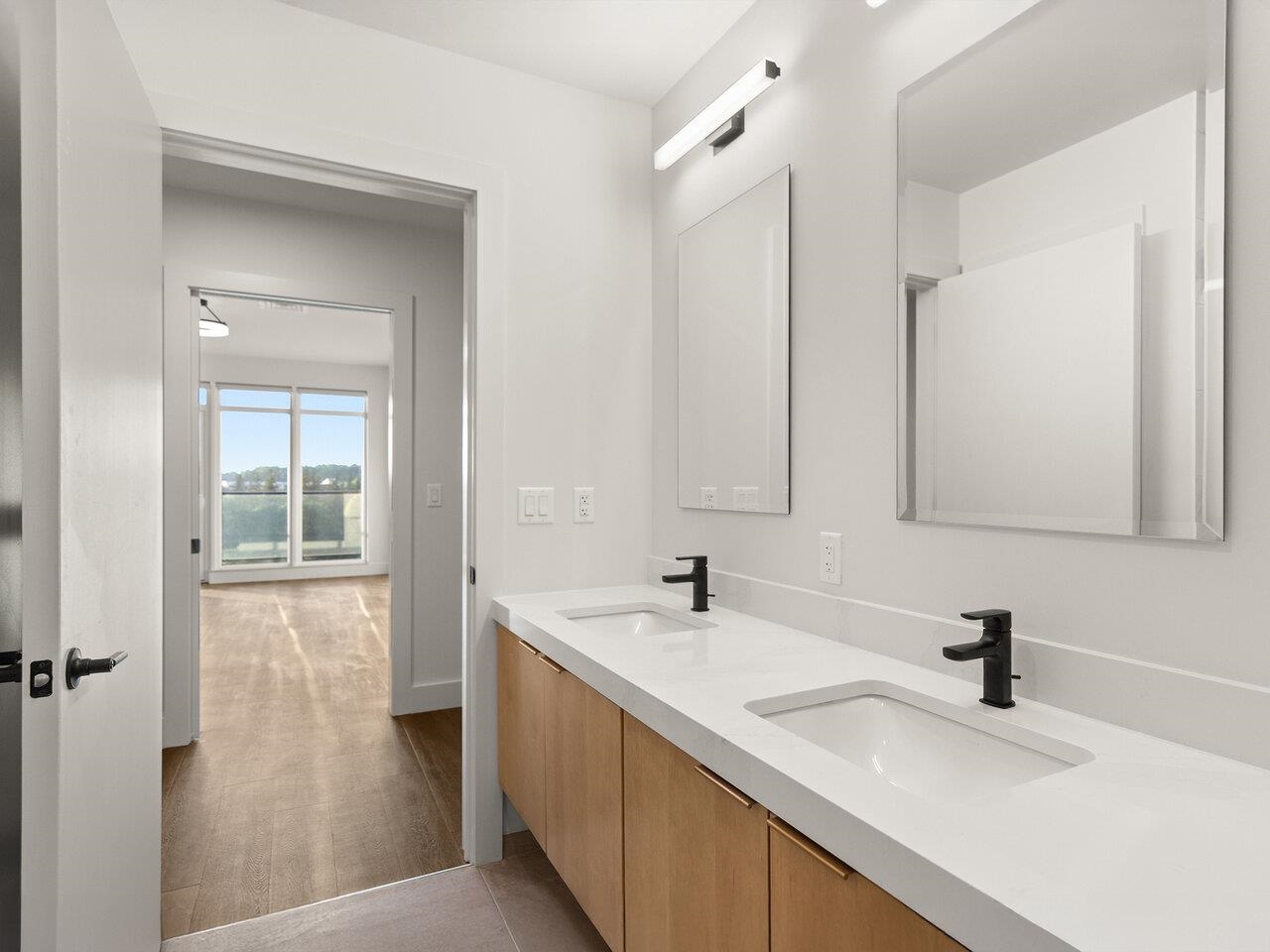 Burlington, Vermont, 05401, United States, 2 Bedrooms Bedrooms, ,1 BathroomBathrooms,Residential,For Sale,1942115