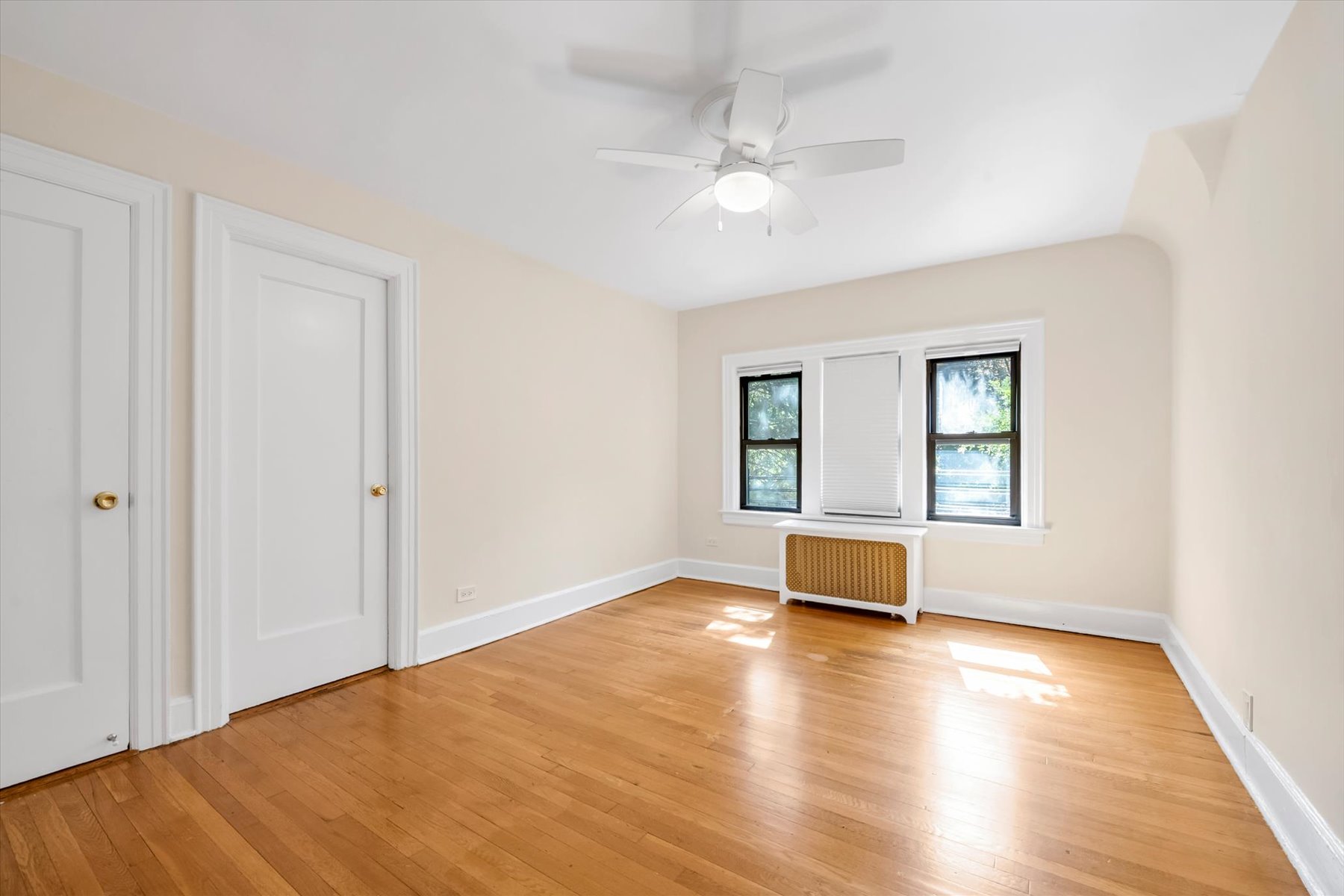  ?RENOVATED FOREST CLOSE ATTACHED BRICK TOWNHOUSE? - 物件實景