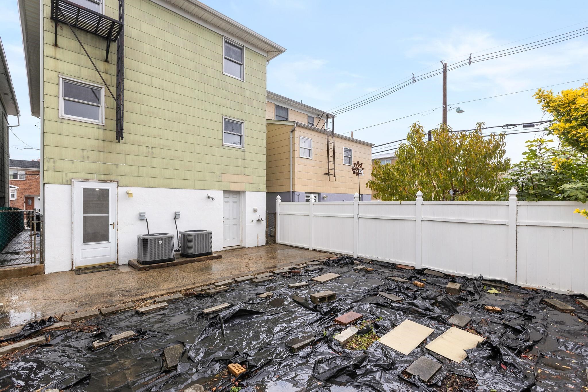 Harrison, New Jersey, 07029, United States, 6 Bedrooms Bedrooms, ,2 BathroomsBathrooms,Residential,For Sale,1991185