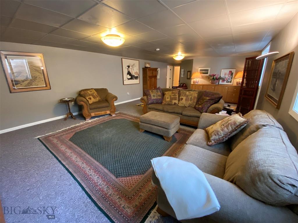 Butte, Montana, 59701, United States, 6 Bedrooms Bedrooms, ,6 BathroomsBathrooms,Residential,For Sale,1981460