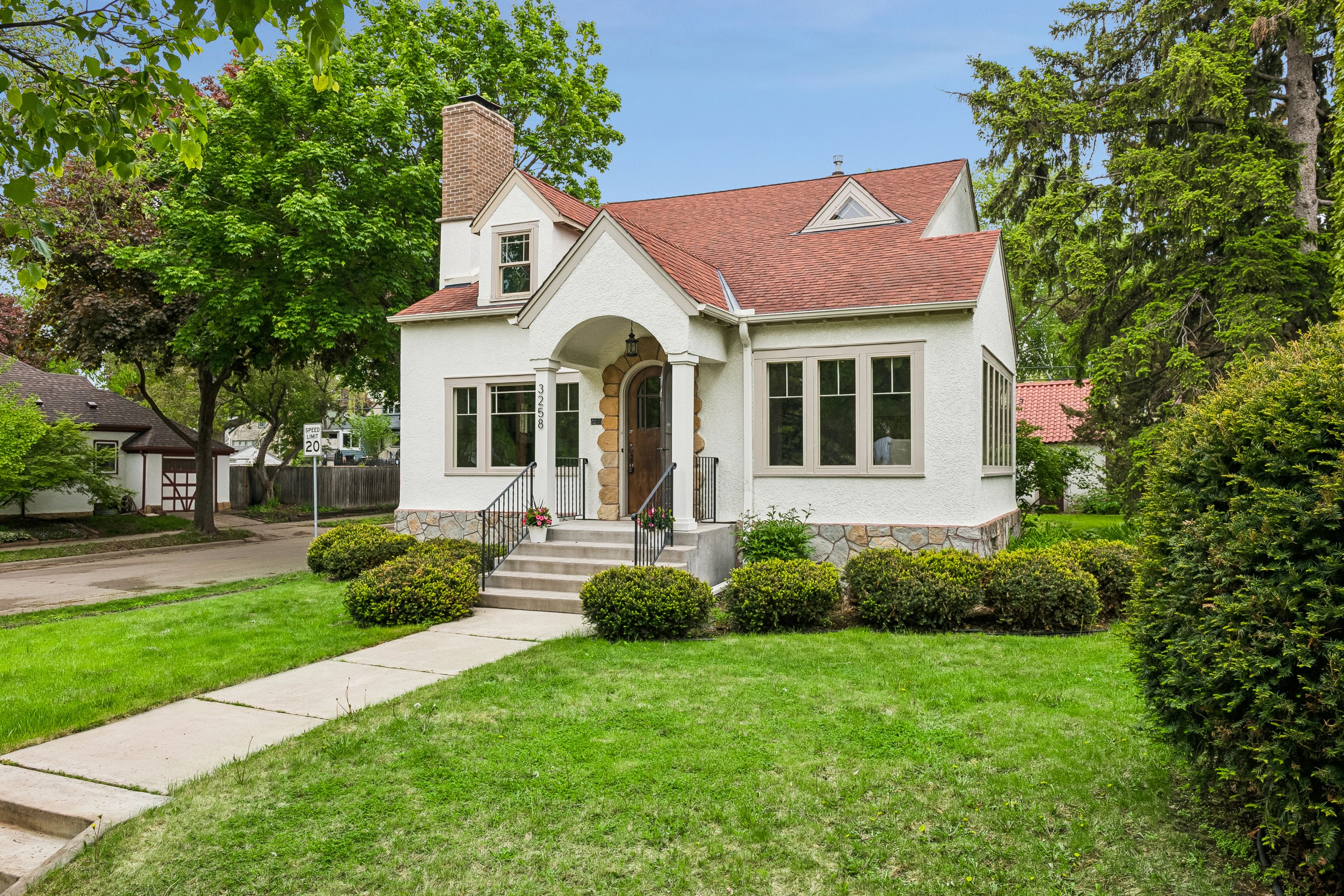  Refined Character Home Overlooking Victory Memorial Parkway - 物件實景