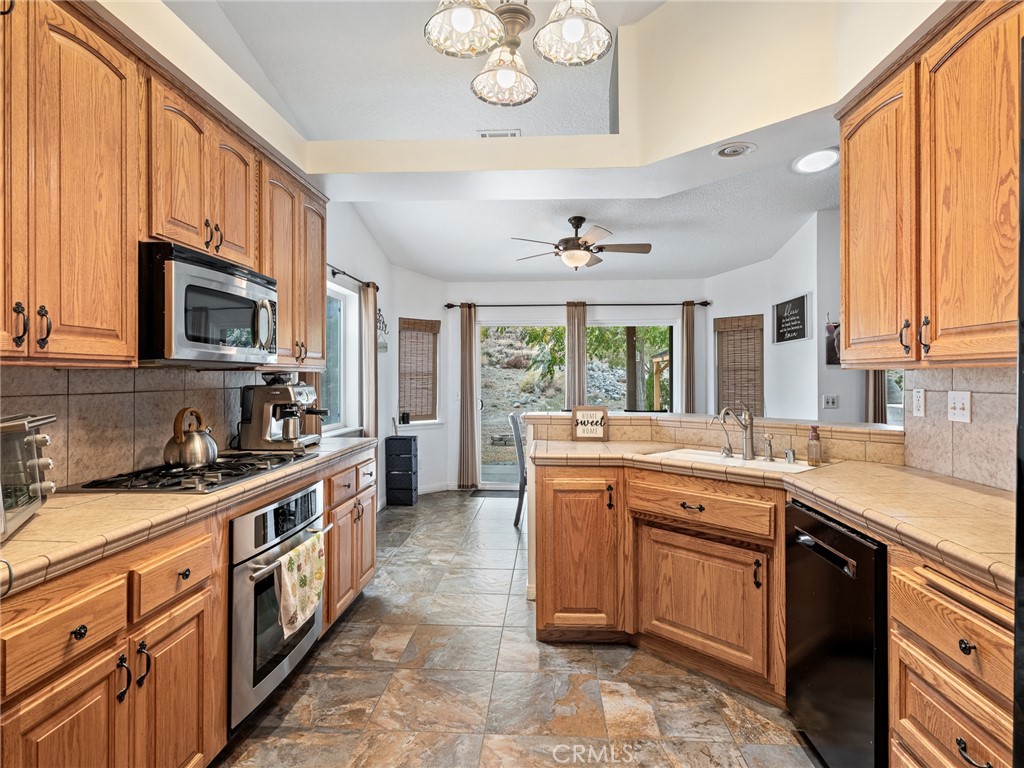 Pinon Hills, California, 92372, United States, 5 Bedrooms Bedrooms, ,3 BathroomsBathrooms,Residential,For Sale,1993354