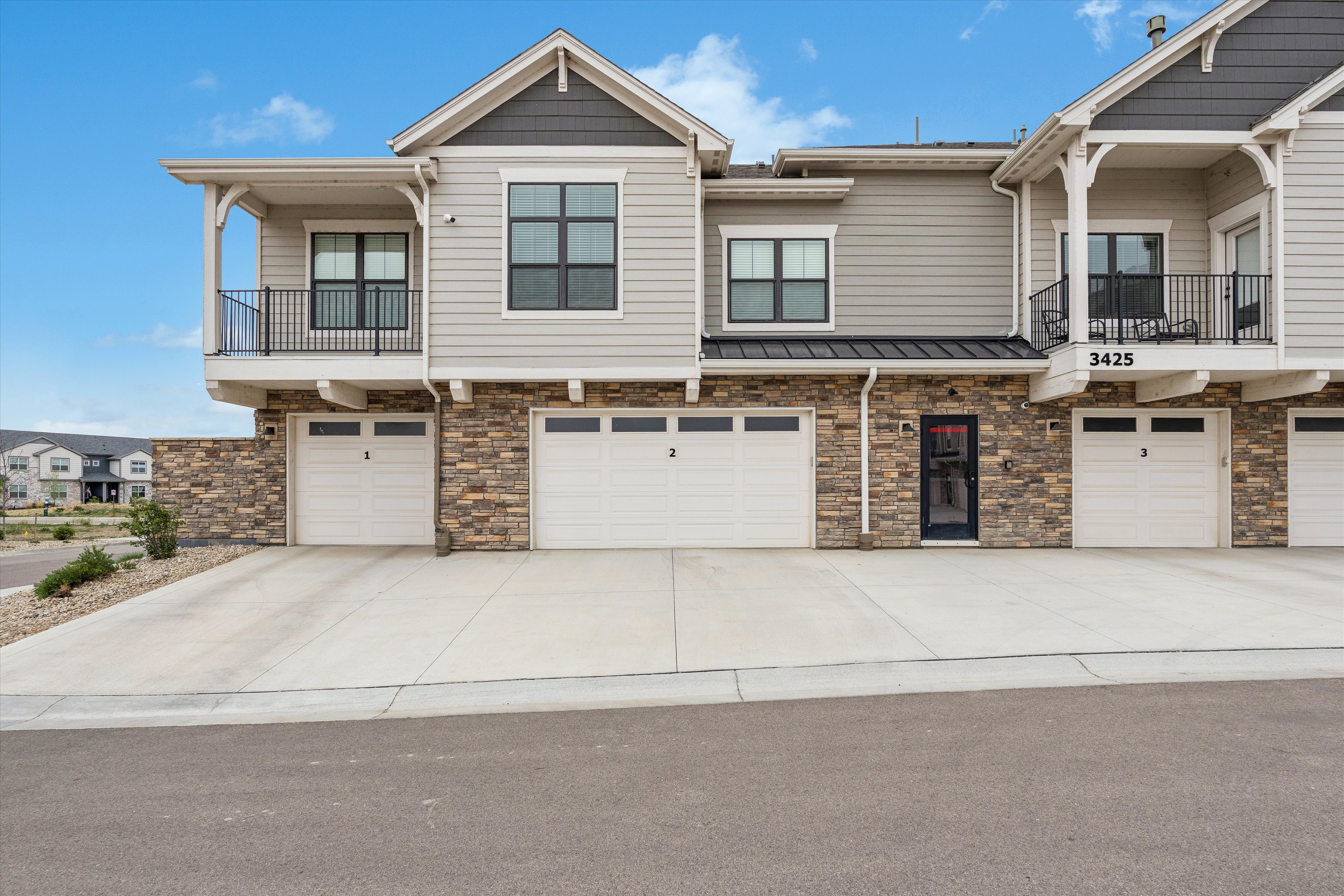  Enjoy Effortless, Lock-and-Leave Living in this Beautifully Finished Home - 物件實景