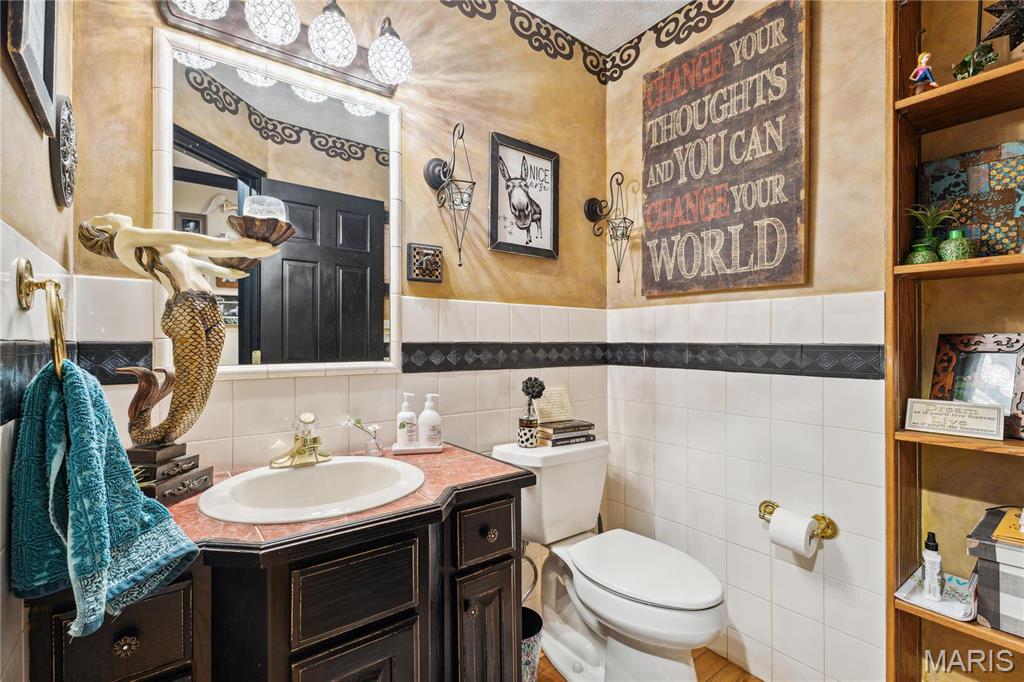 Sullivan, Missouri, 63080, United States, 5 Bedrooms Bedrooms, ,5 BathroomsBathrooms,Residential,For Sale,1906058