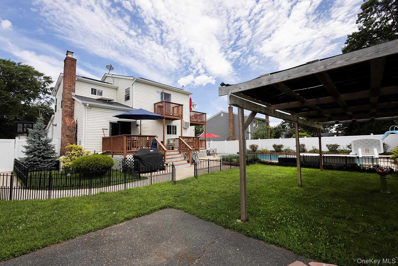 Shirley, New York, 11967, United States, 4 Bedrooms Bedrooms, ,4 BathroomsBathrooms,Residential,For Sale,1901619