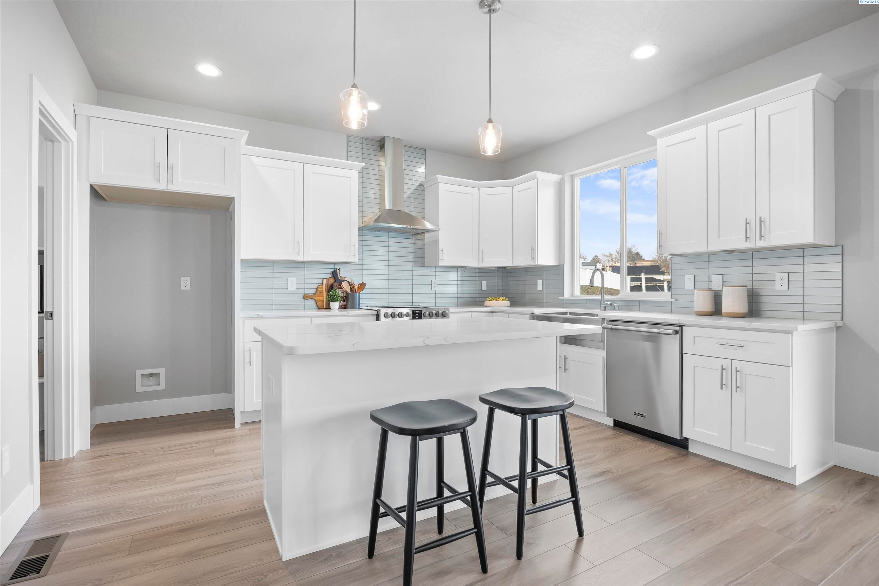 West Richland, Washington, 99353, United States, 4 Bedrooms Bedrooms, ,2 BathroomsBathrooms,Residential,For Sale,2014004