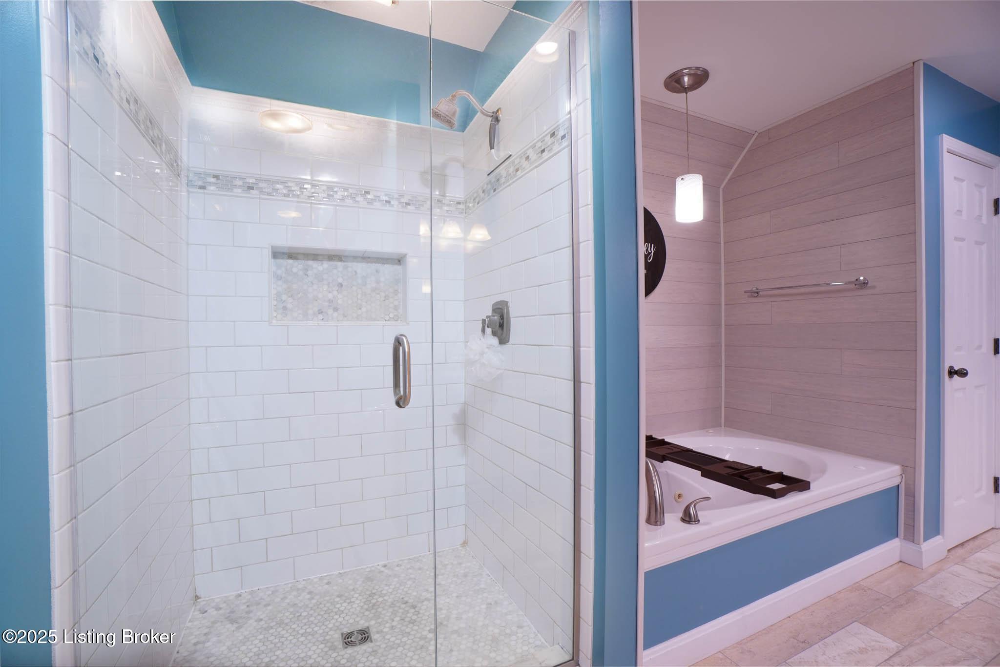 Louisville, Kentucky, 40299, United States, 3 Bedrooms Bedrooms, ,4 BathroomsBathrooms,Residential,For Sale,2000684