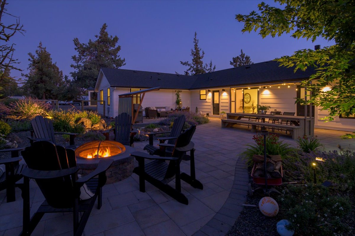 Redmond, Oregon, 97756, United States, 4 Bedrooms Bedrooms, ,3 BathroomsBathrooms,Residential,For Sale,1901092