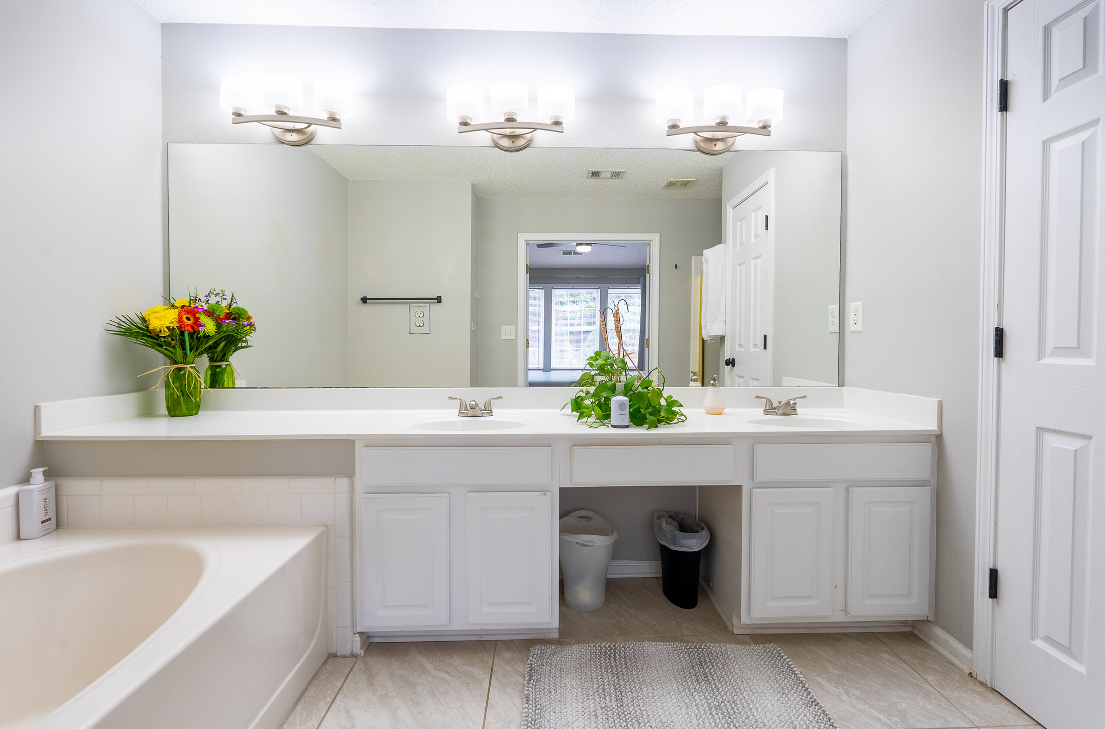  Beautifully Updated Townhome in Desirable Windward/Deerfield Area of Alpharetta - 物件實景