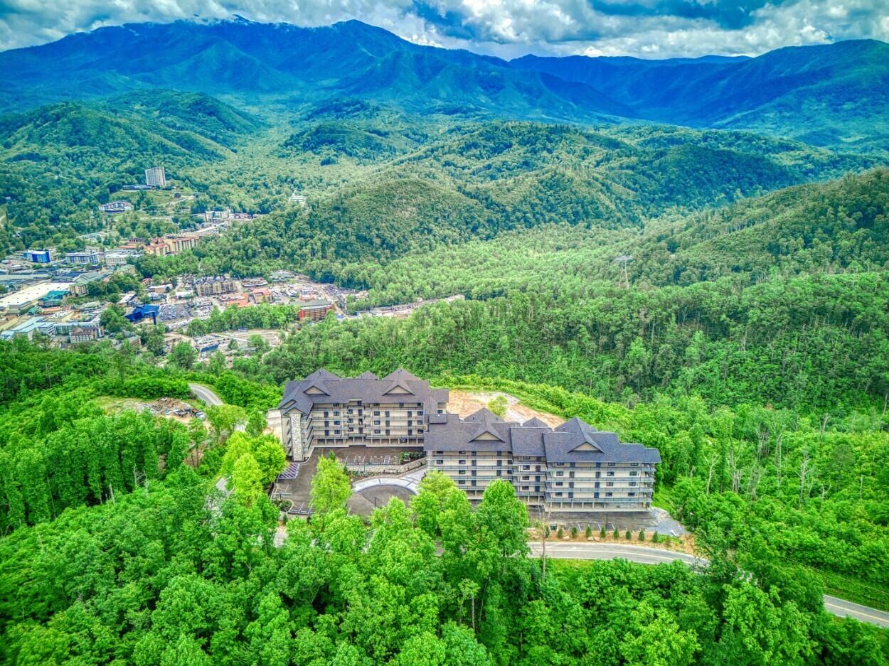 Gatlinburg, Tennessee, 37738, United States, 3 Bedrooms Bedrooms, ,4 BathroomsBathrooms,Residential,For Sale,2027383