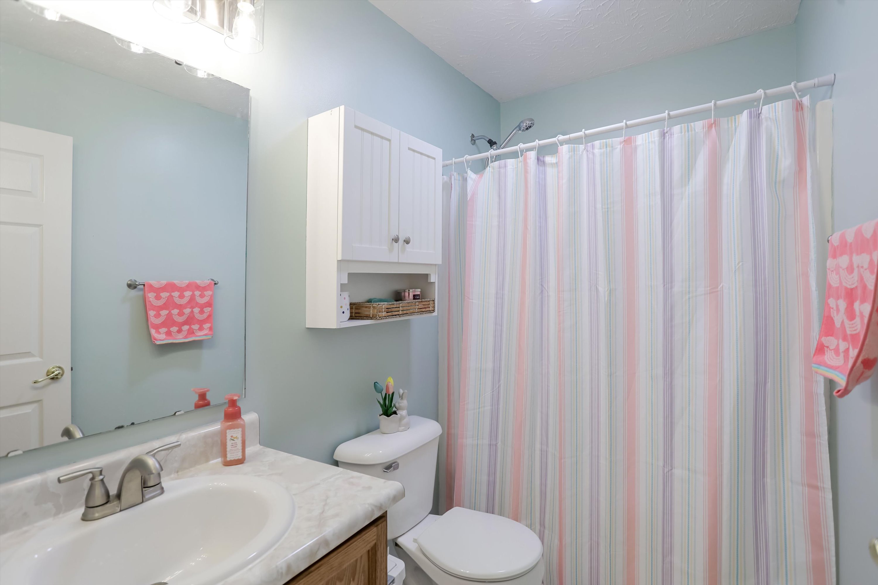  Fresh & Updated 4 Bedroom Avon Home - 物件實景