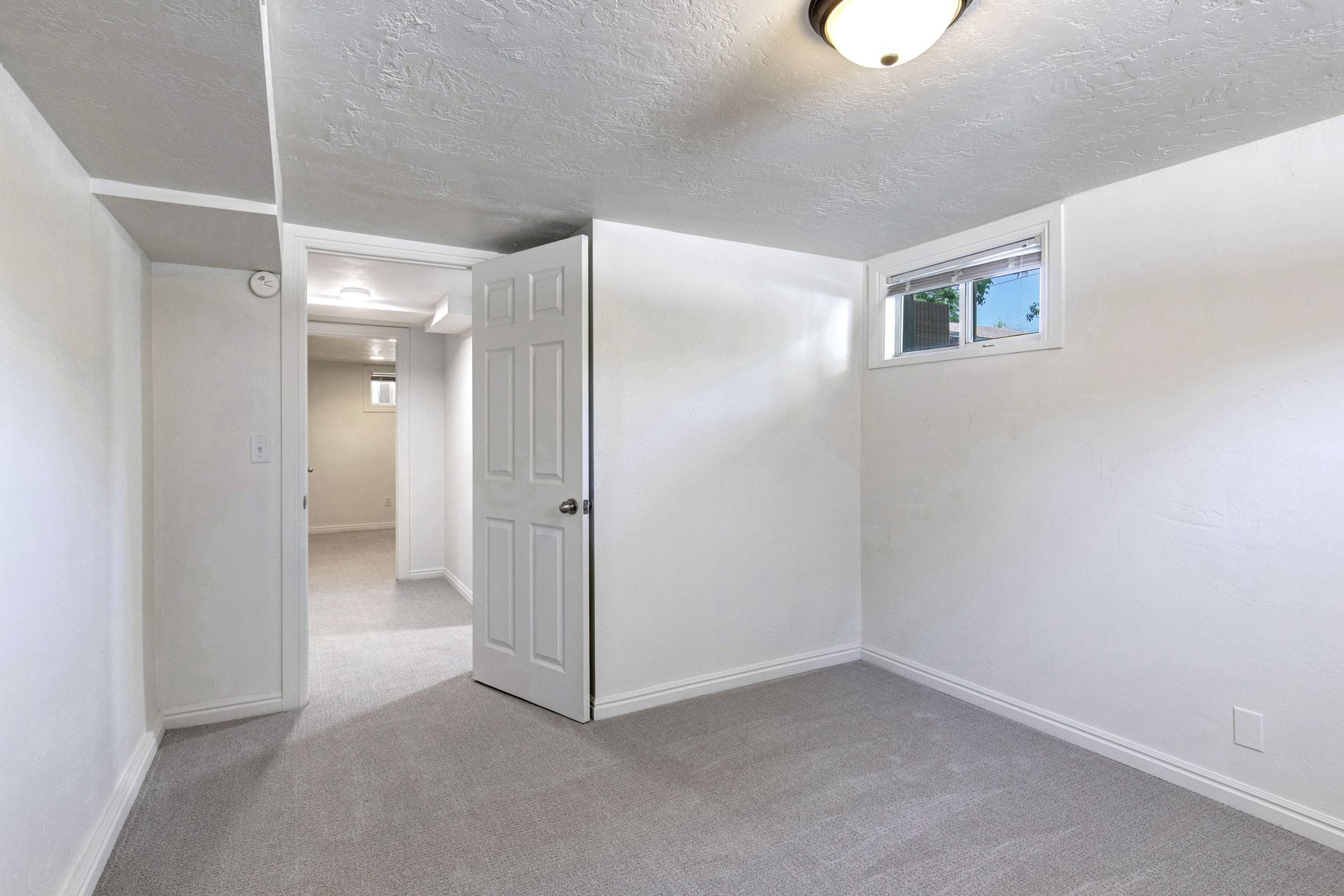  Functional Living, Hardwood Floors & Backyard Space to Enjoy - 物件實景