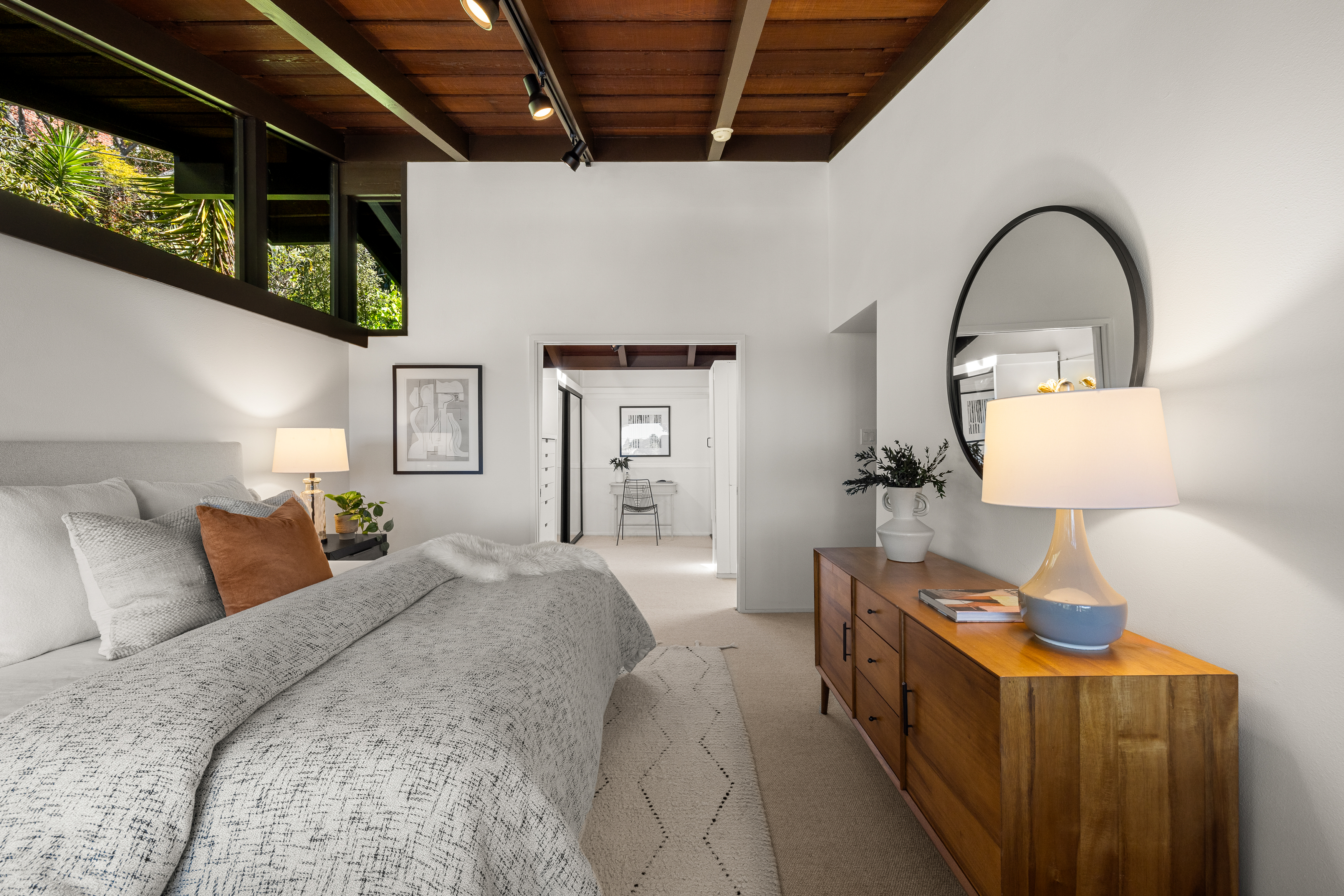  An Architectural Home Framed By Light And Views - 物件實景