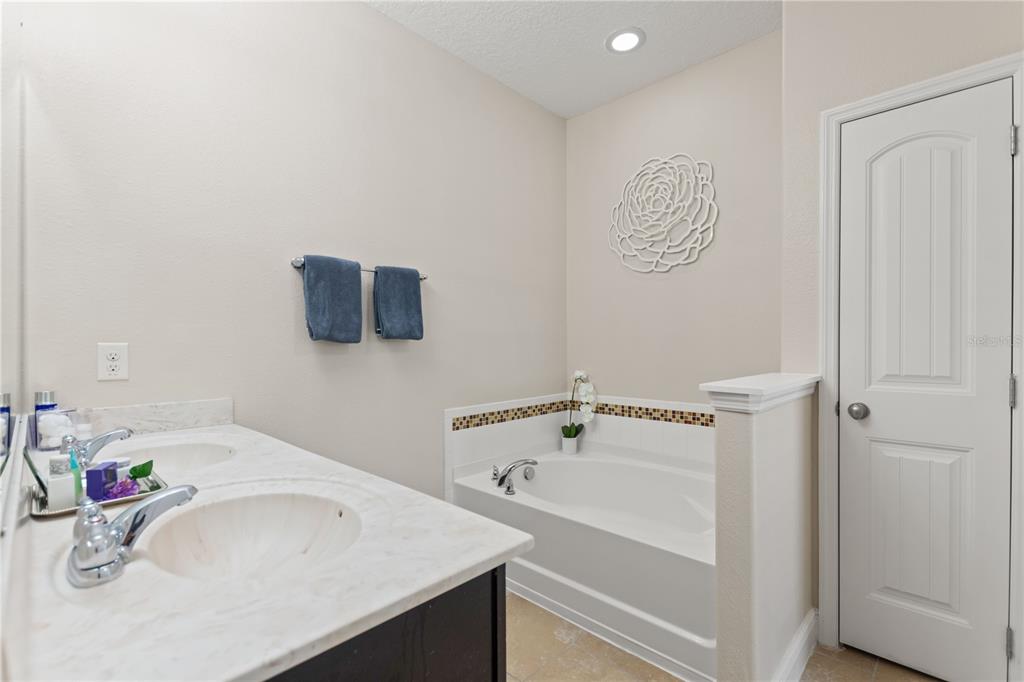 Davenport, Florida, 33837, United States, 5 Bedrooms Bedrooms, ,5 BathroomsBathrooms,Residential,For Sale,1999556