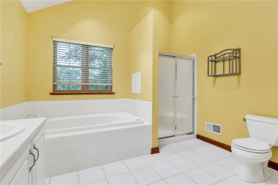 Cranberry Twp, Pennsylvania, 16066, United States, 4 Bedrooms Bedrooms, ,4 BathroomsBathrooms,Residential,For Sale,1985014