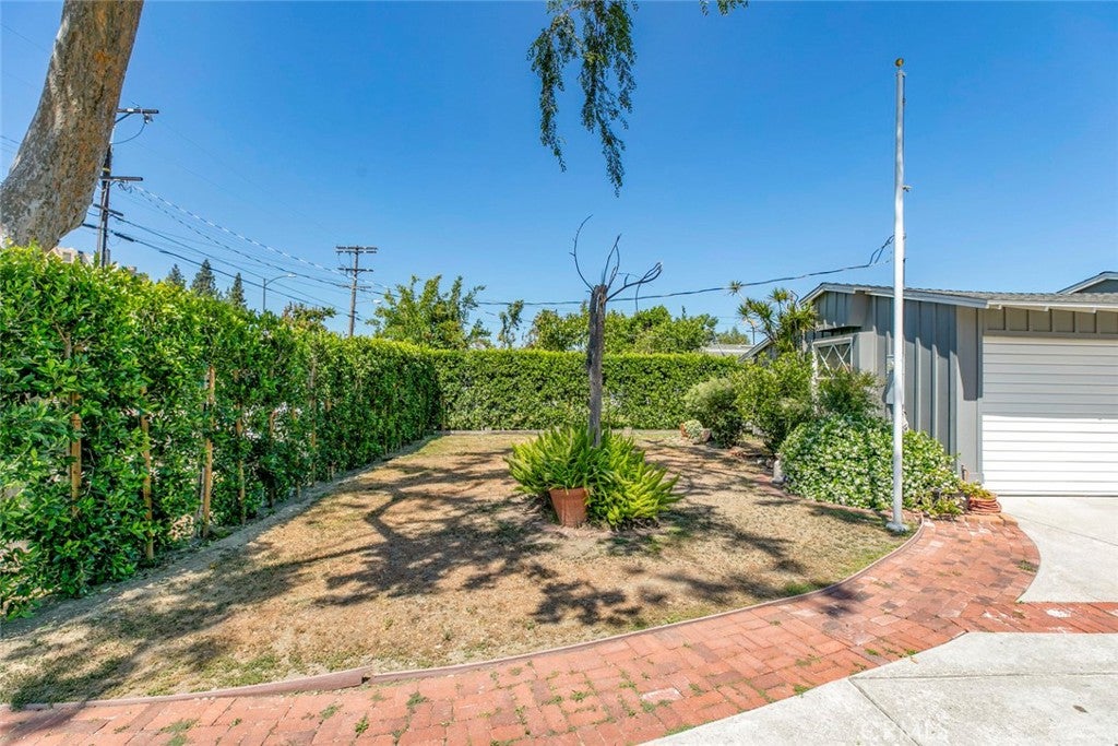 Van Nuys, California, 91405, United States, 2 Bedrooms Bedrooms, ,2 BathroomsBathrooms,Residential,For Sale,1941030