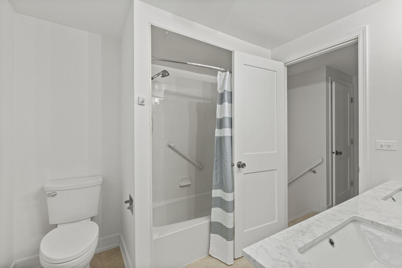 Arlington Heights, Illinois, 60004, United States, 3 Bedrooms Bedrooms, ,2 BathroomsBathrooms,Residential,For Sale,2000962