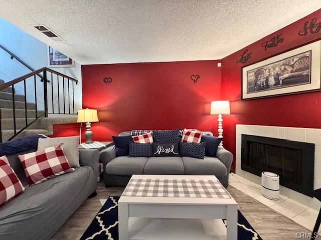 Glendale, California, 91202, United States, 2 Bedrooms Bedrooms, ,Residential,For Sale,1993886