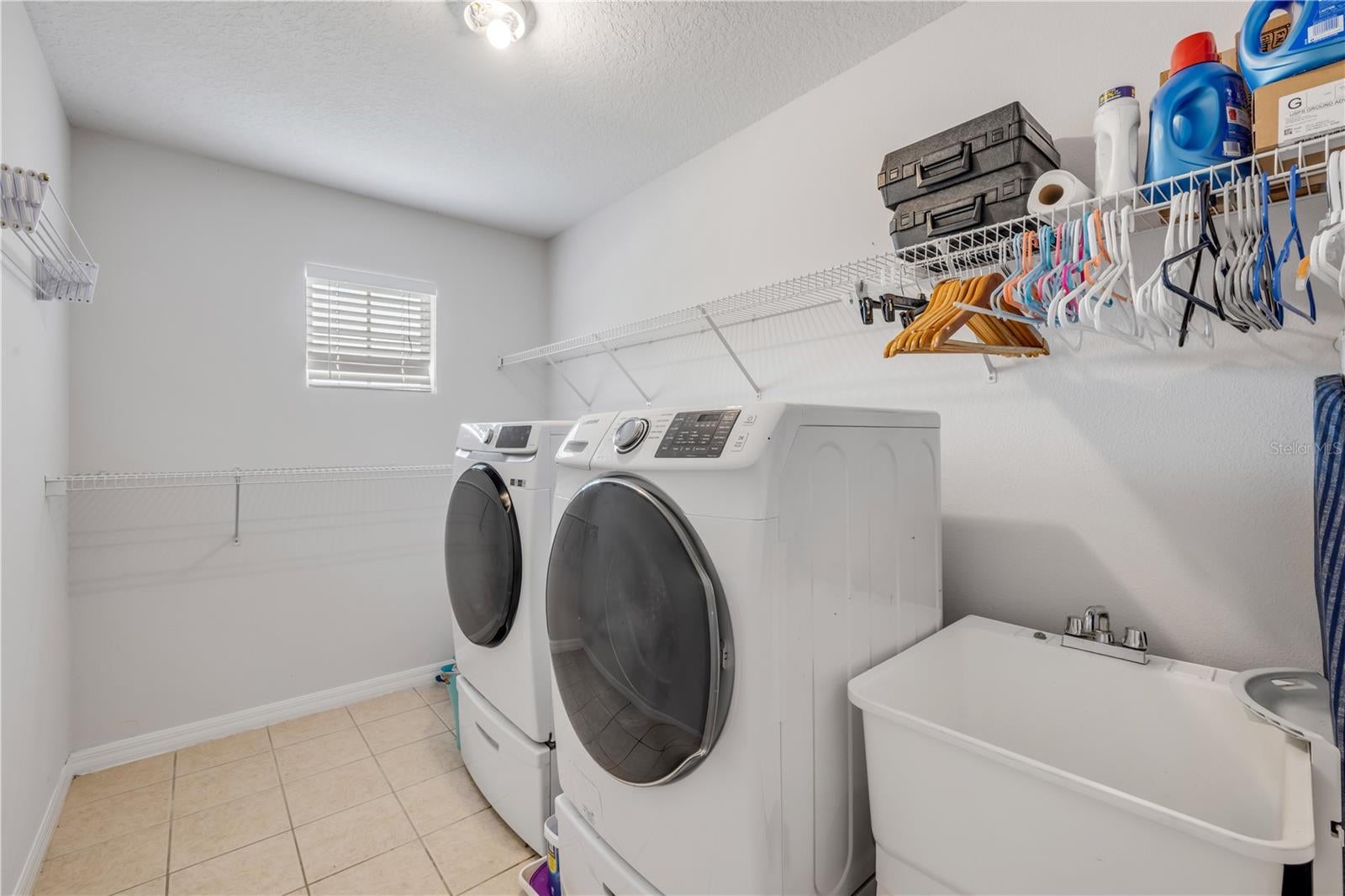 ORLANDO, Florida, 32835, United States, 4 Bedrooms Bedrooms, ,3 BathroomsBathrooms,Residential,For Sale,1885339
