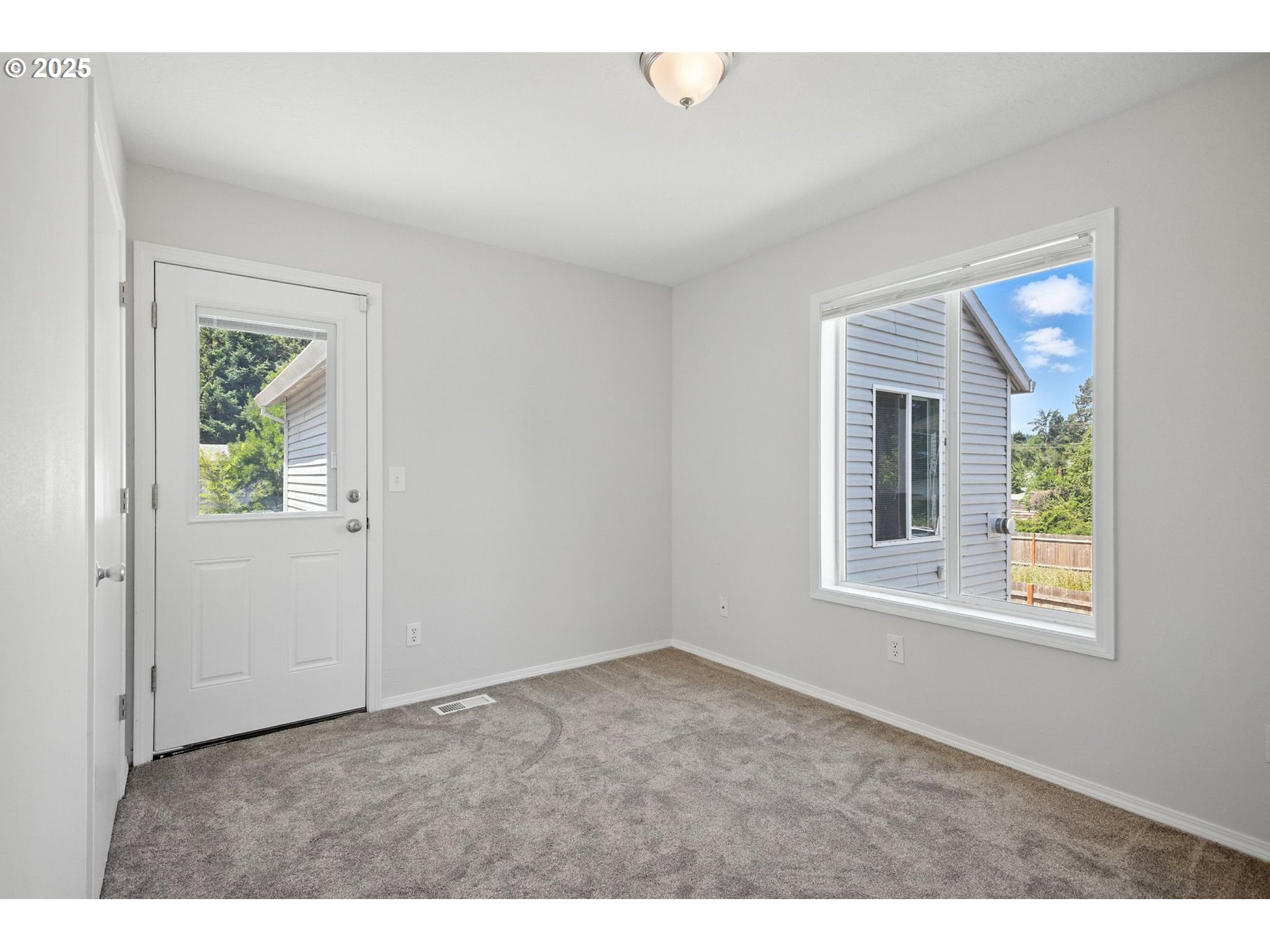 Portland, Oregon, 97266, United States, ,Residential,For Sale,1865465