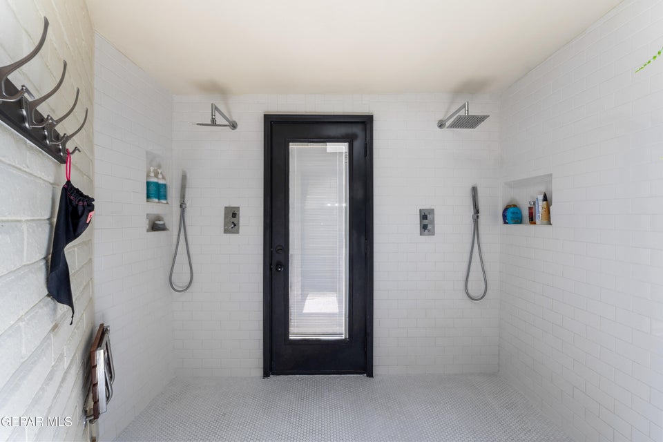 El Paso, Texas, 79936, United States, 5 Bedrooms Bedrooms, ,5 BathroomsBathrooms,Residential,For Sale,1980417