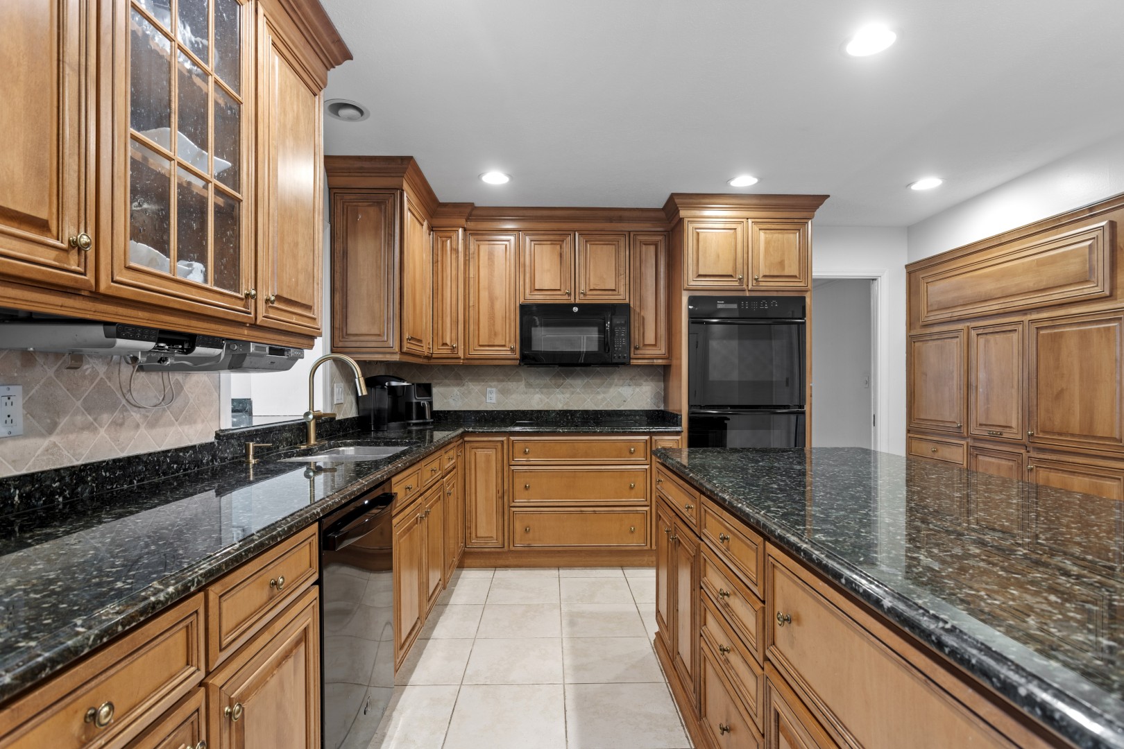 Tampa, Florida, 33629, United States, 4 Bedrooms Bedrooms, ,3 BathroomsBathrooms,Residential,For Sale,1987038