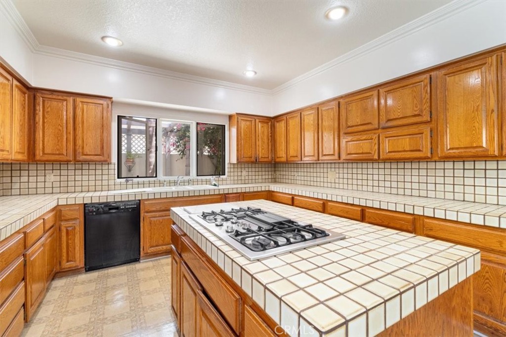 Huntington Beach, California, 92649, United States, 5 Bedrooms Bedrooms, ,5 BathroomsBathrooms,Residential,For Sale,1926565