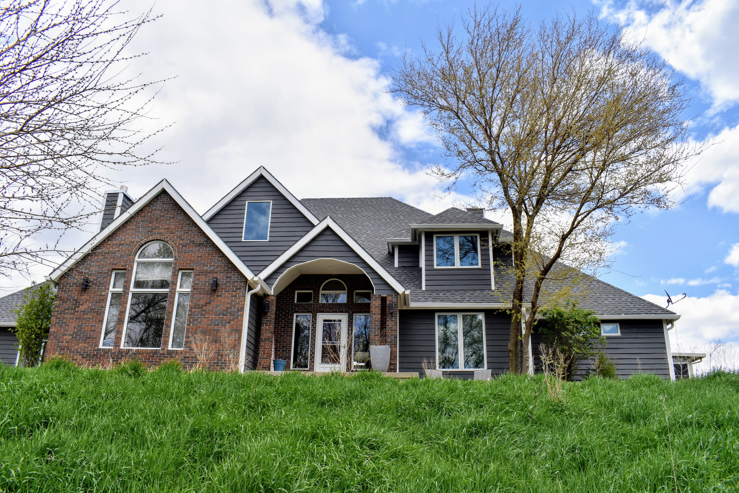 Sioux City, Iowa, 51104, United States, 4 Bedrooms Bedrooms, ,5 BathroomsBathrooms,Residential,For Sale,1989955