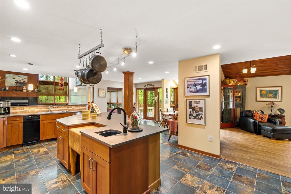 Wrightstown, New Jersey, 08562, United States, 5 Bedrooms Bedrooms, ,4 BathroomsBathrooms,Residential,For Sale,2048850