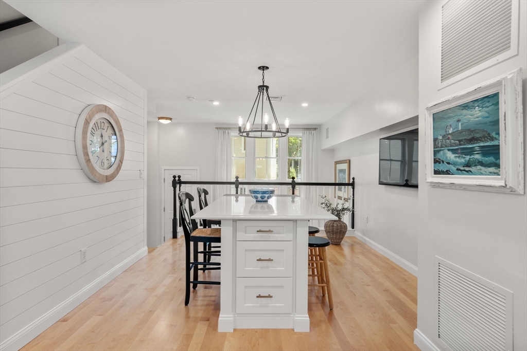 Newburyport, Massachusetts, 01950, United States, 3 Bedrooms Bedrooms, ,3 BathroomsBathrooms,Residential,For Sale,1918140
