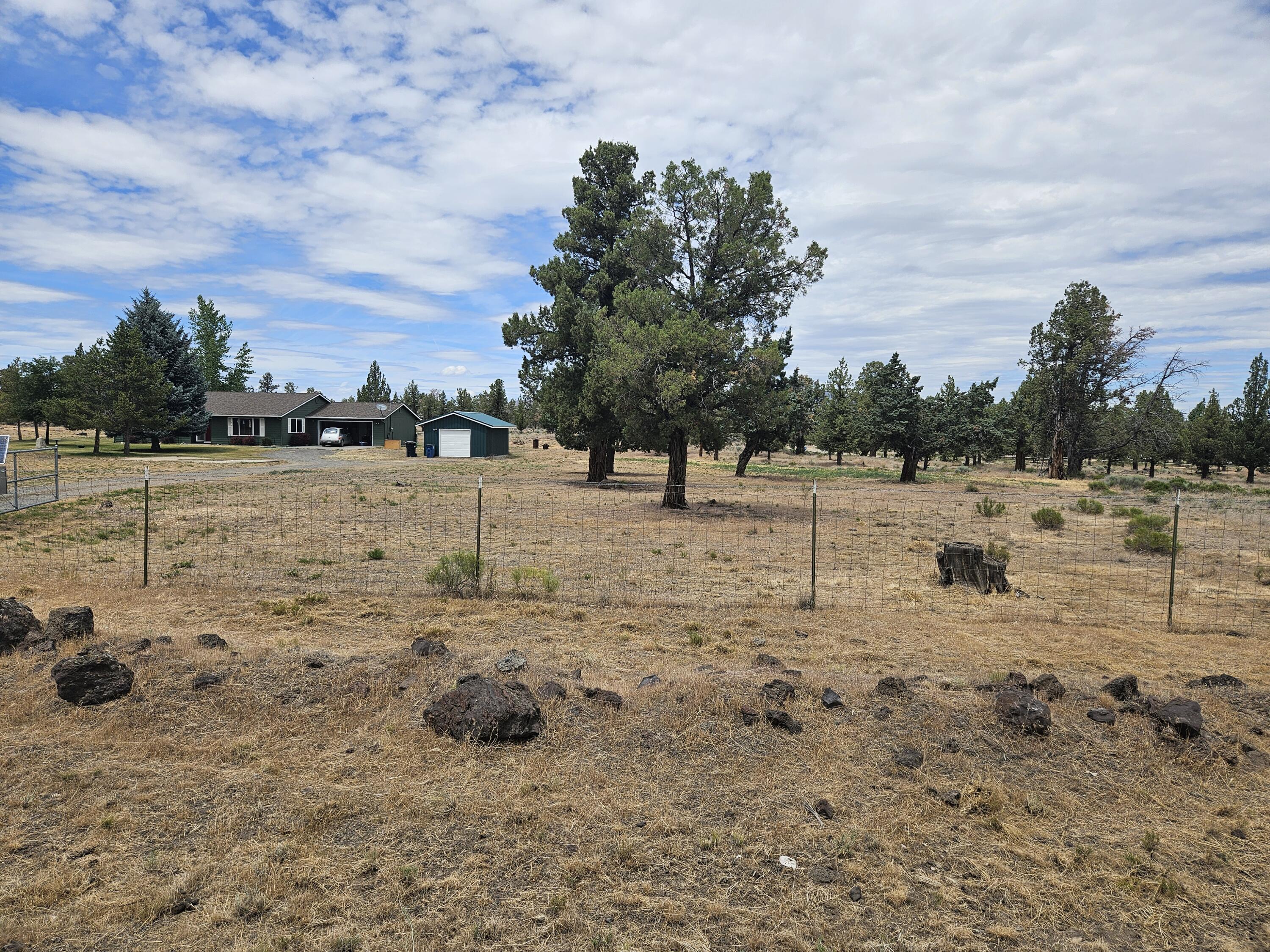 Redmond, Oregon, 97756, United States, 3 Bedrooms Bedrooms, ,2 BathroomsBathrooms,Residential,For Sale,1931963