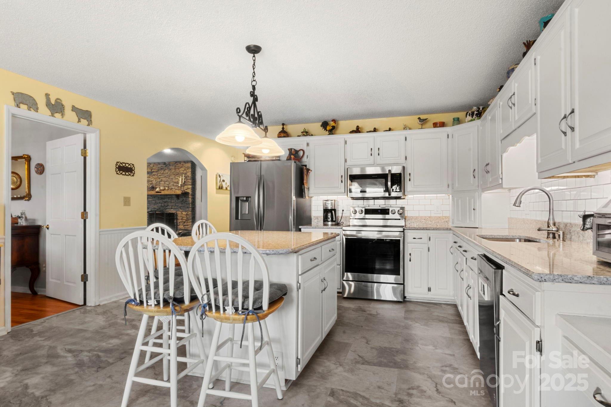 Lincolnton, North Carolina, 28092, United States, 4 Bedrooms Bedrooms, ,3 BathroomsBathrooms,Residential,For Sale,1989140