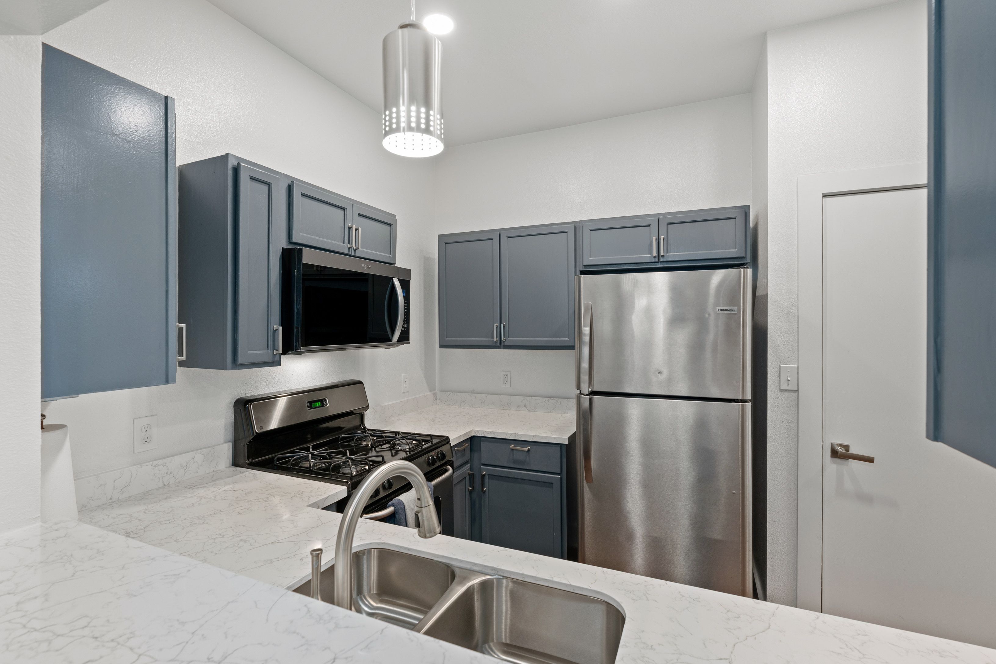  Freshy Updated King William Condo - 物件實景