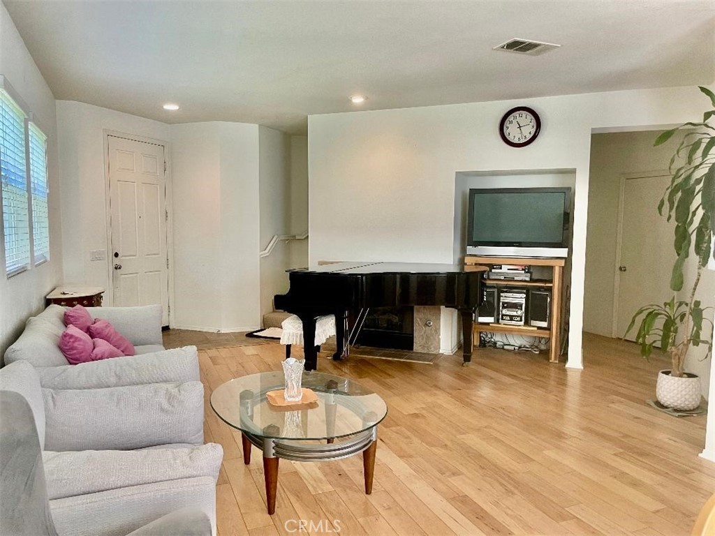 Jurupa Valley, California, 92509, United States, 4 Bedrooms Bedrooms, ,3 BathroomsBathrooms,Residential,For Sale,2022049