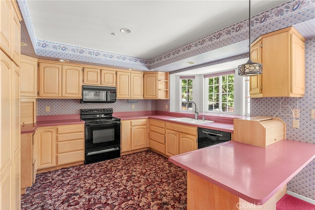 Forest Falls, California, 92339, United States, 2 Bedrooms Bedrooms, ,3 BathroomsBathrooms,Residential,For Sale,1928200