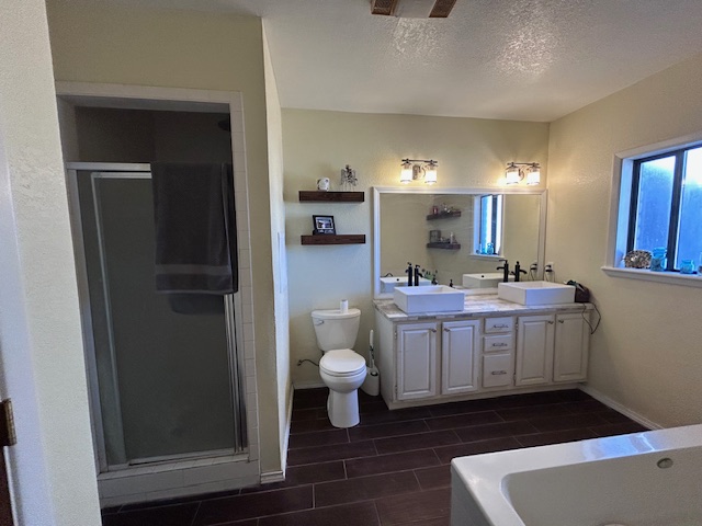 Carlsbad, New Mexico, 88220, United States, 4 Bedrooms Bedrooms, ,4 BathroomsBathrooms,Residential,For Sale,2006248