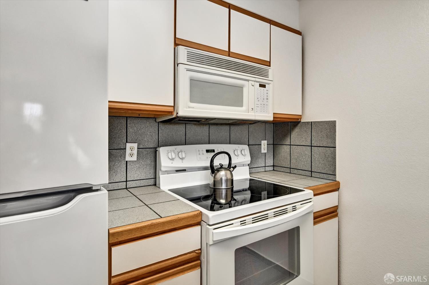 San Francisco, California, 94124, United States, 3 Bedrooms Bedrooms, ,2 BathroomsBathrooms,Residential,For Sale,1997310