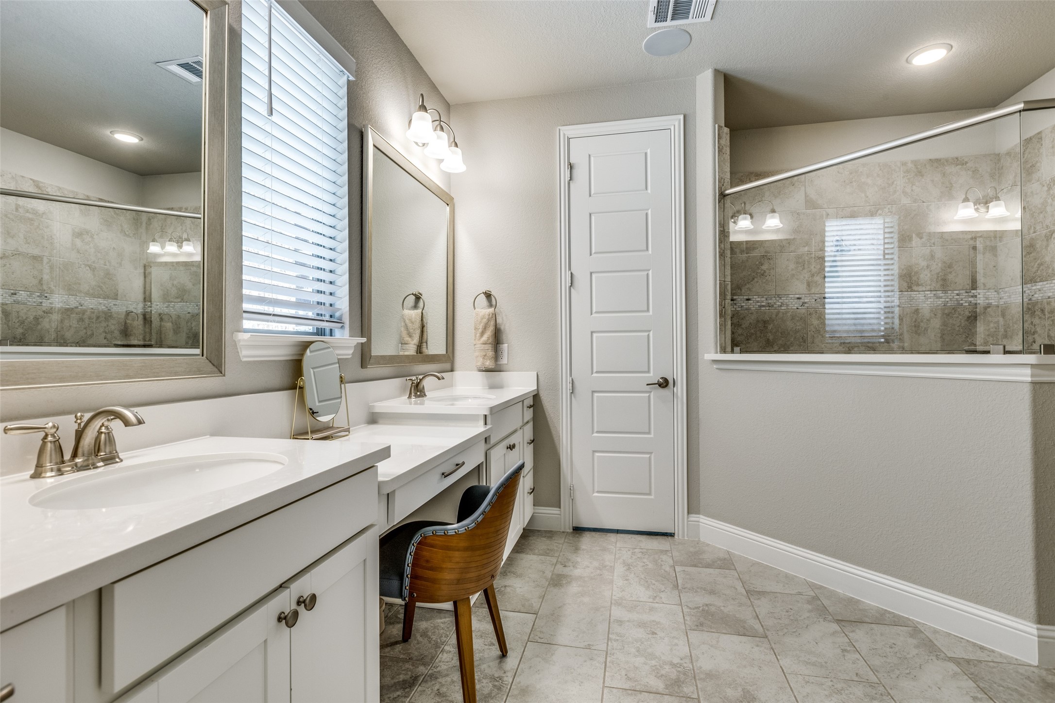 Carrollton, Texas, 75010, United States, 3 Bedrooms Bedrooms, ,3 BathroomsBathrooms,Residential,For Sale,1907540