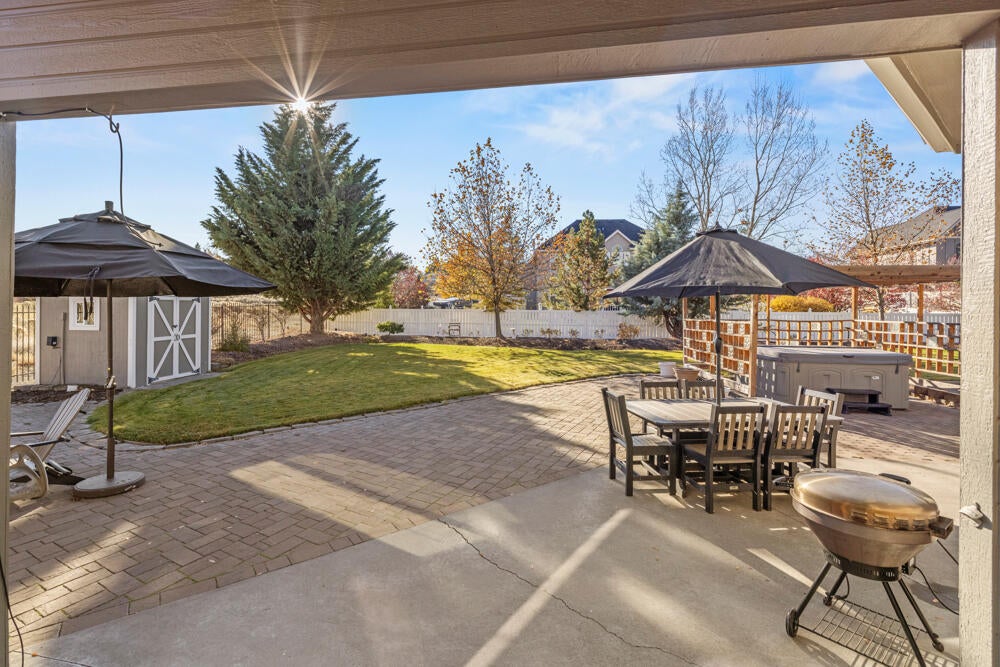 Klamath Falls, Oregon, 97601, United States, 3 Bedrooms Bedrooms, ,3 BathroomsBathrooms,Residential,For Sale,1848515