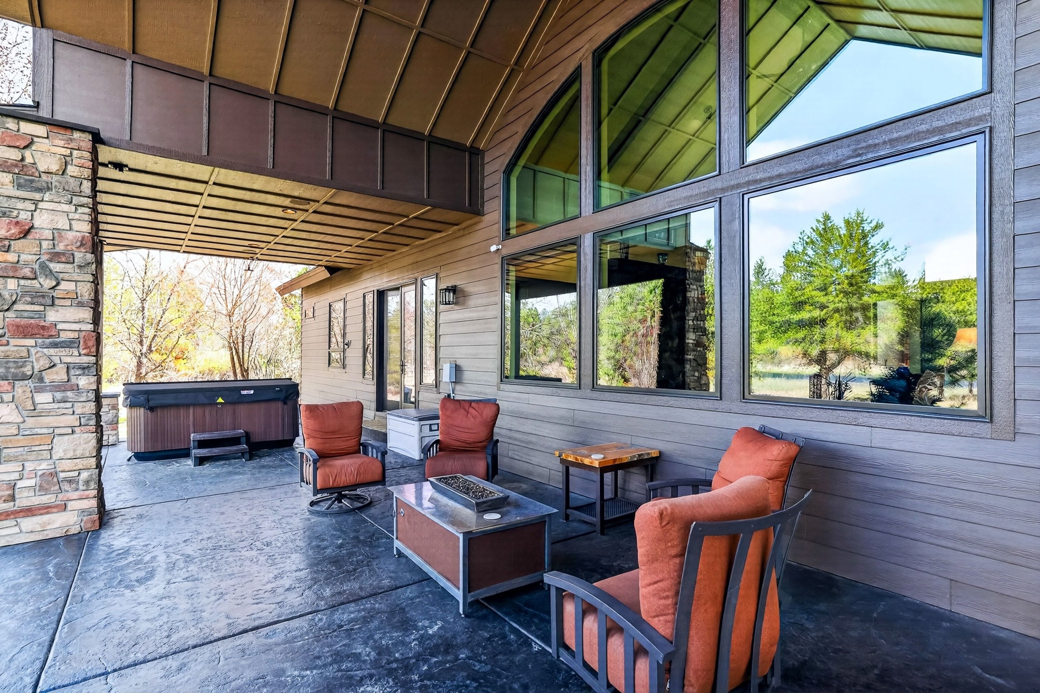  Stunning Home with Payette River Frontage on 2.66 Acres in McCall, Idaho - 物件實景
