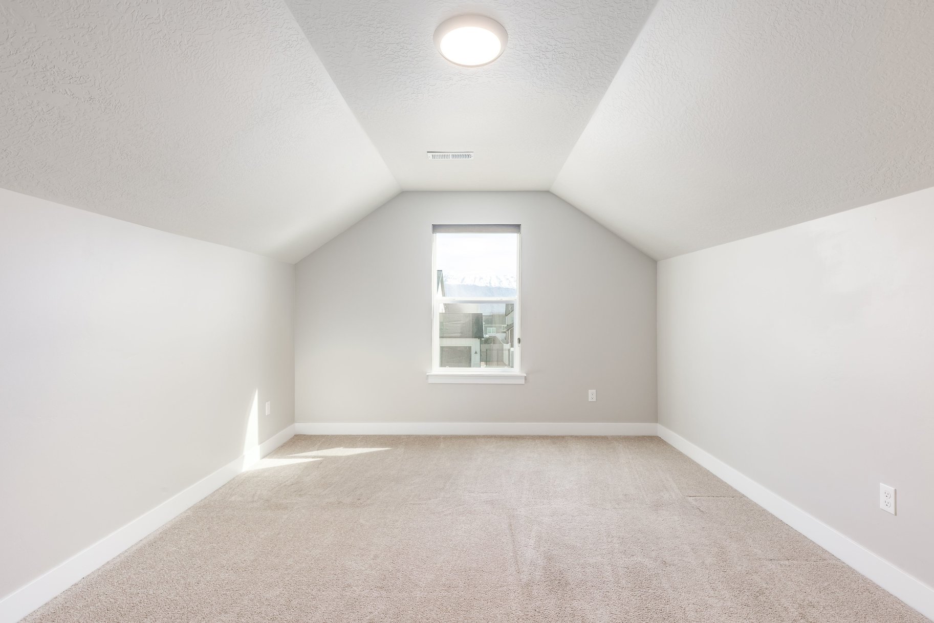  Fantastically Upgraded 2-Story Home with Theater and ADU - 物件實景