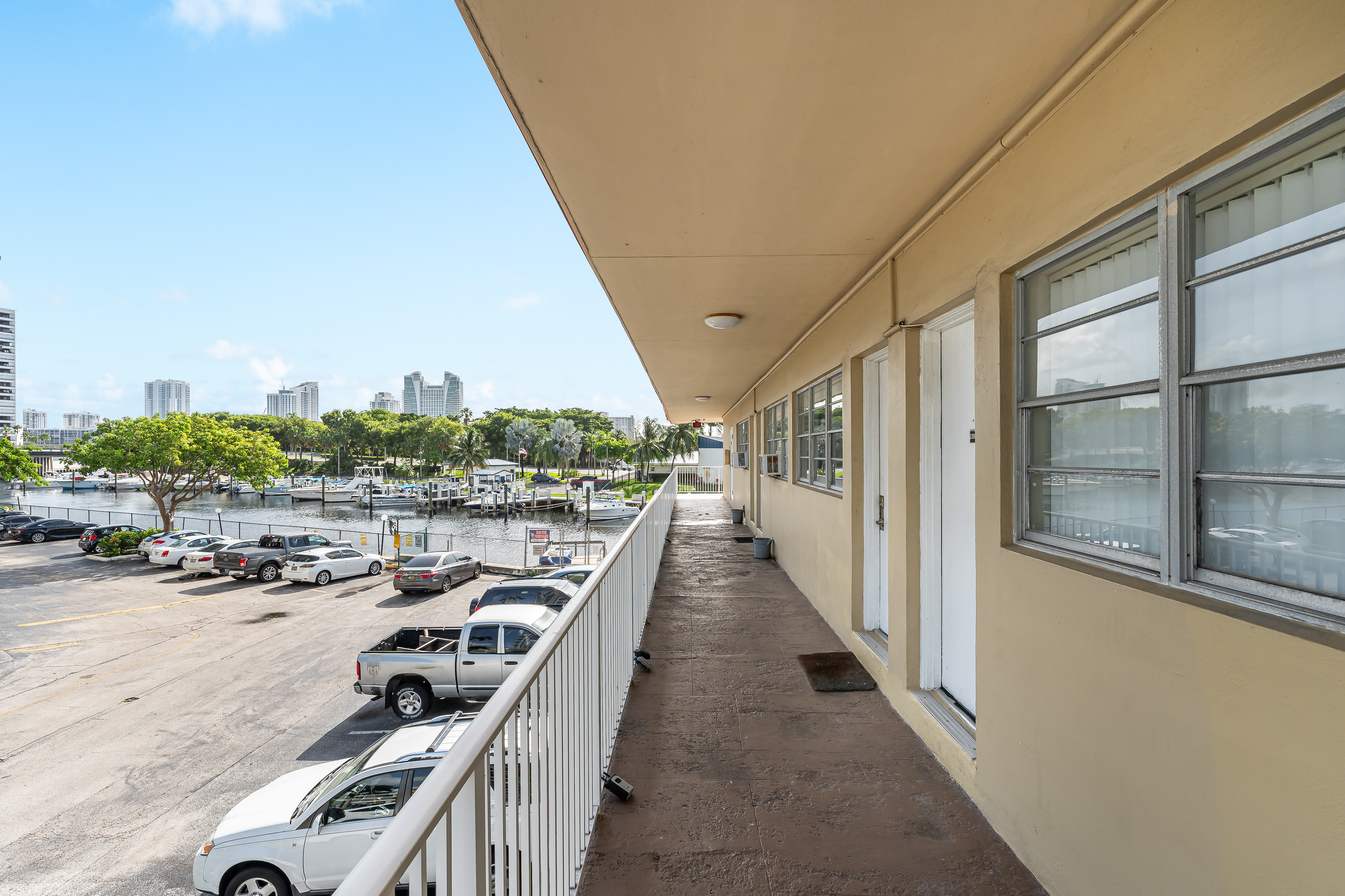  26 Diplomat Pkwy, Hallandale Beach, FL, 33009 - 物件實景