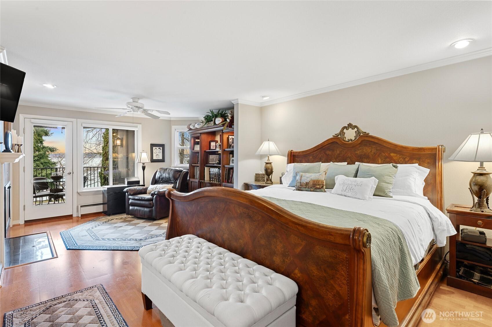KIRKLAND, Washington, 98033, United States, 2 Bedrooms Bedrooms, ,2 BathroomsBathrooms,Residential,For Sale,1827851
