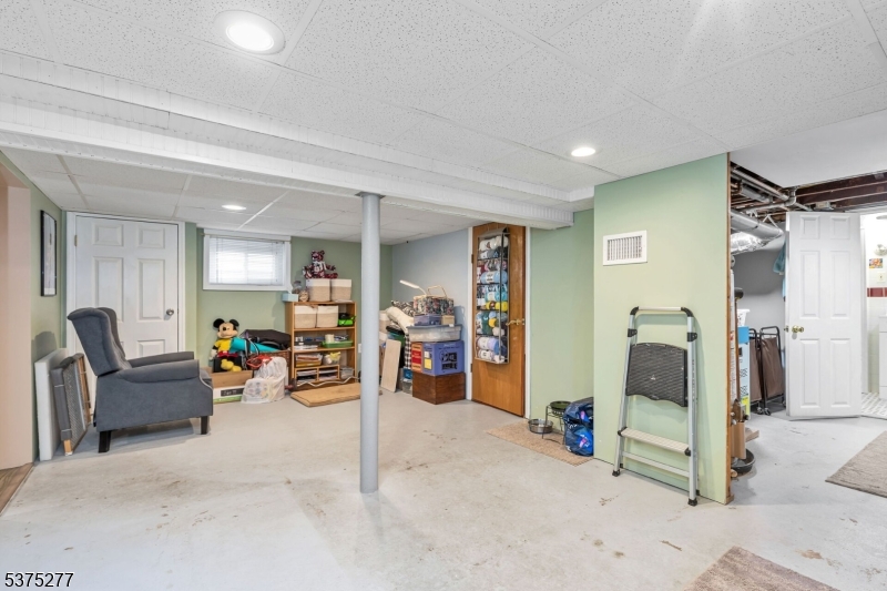 Garwood Boro, New Jersey, 07027, United States, 3 Bedrooms Bedrooms, ,2 BathroomsBathrooms,Residential,For Sale,1908282