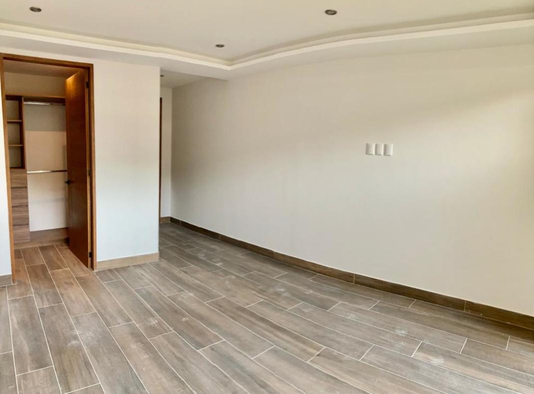 Fuente de Pir?mides, Naucalpan de Juárez, Estado de México, 53950, Mexico, 3 Bedrooms Bedrooms, ,3 BathroomsBathrooms,Residential,For Sale,Fuente de Pir?mides,1616587